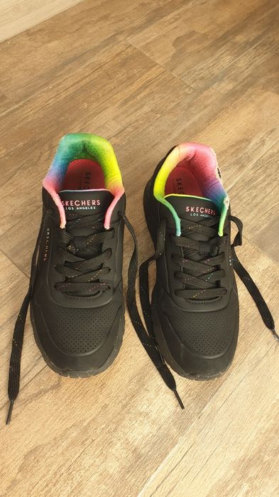 Продам б/у кроссовки Sketches