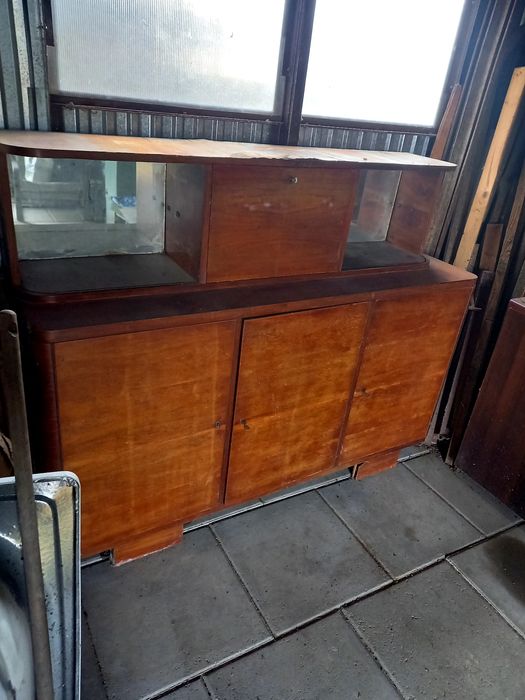 Kredens z czasów PRL do renowacji