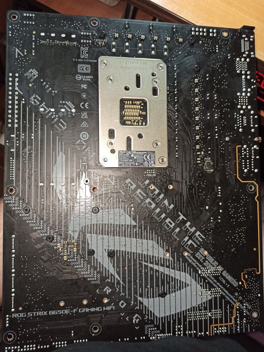 ASUS ROG STRIX B650e-F Gaming WiFi