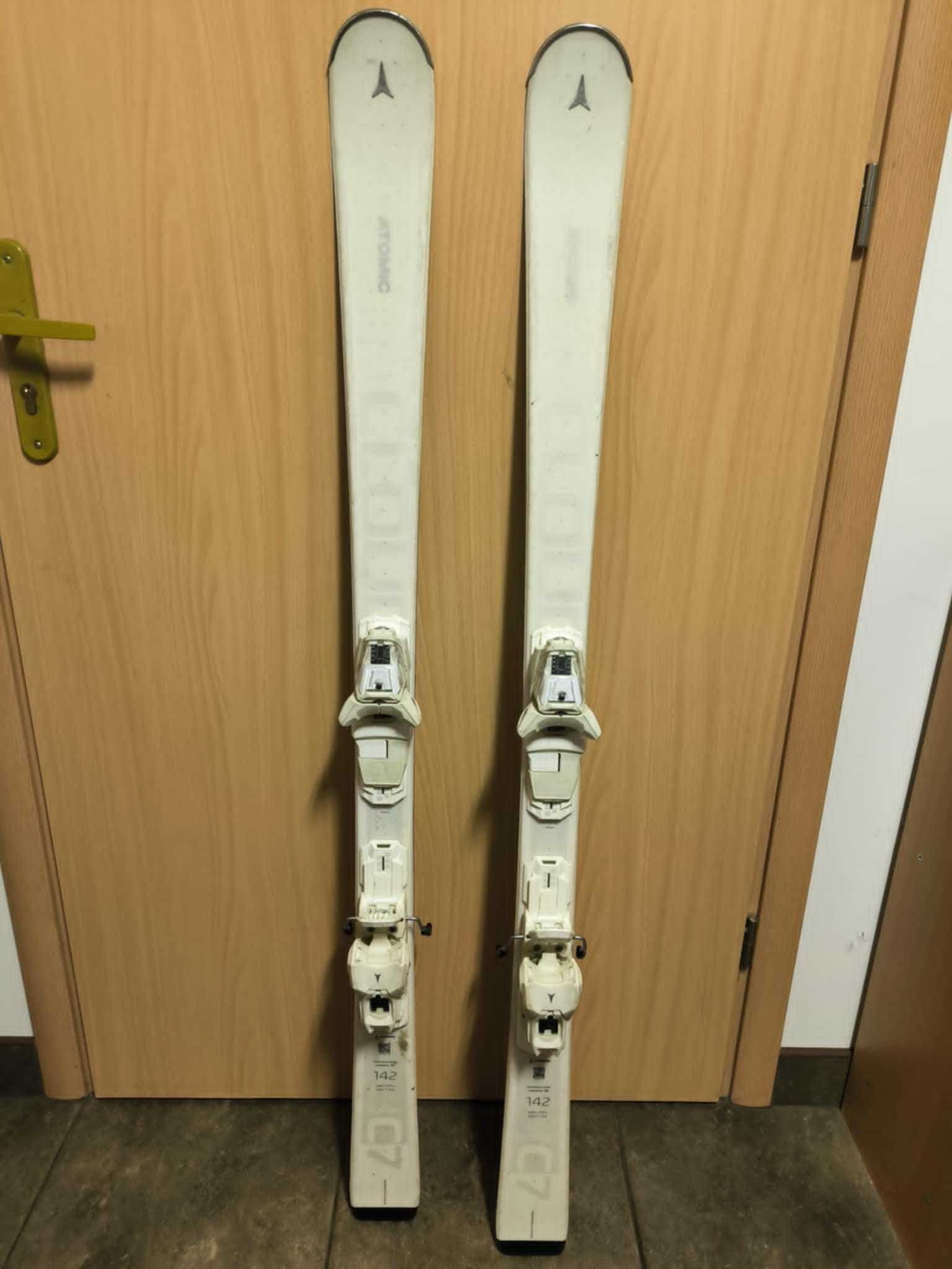 narty atomic c7 142cm z wiazaniami