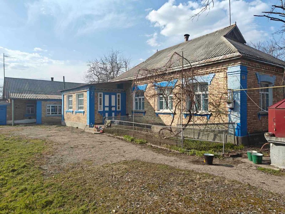 Продаж цегляного будинку у мальовничому місці