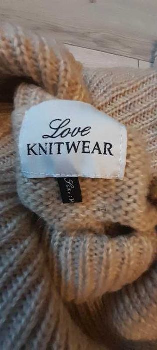 Akrylowy ,gruby sweter z golfem. Love Knitwear