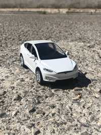 TESLA model X miniatura 1:32 15cm