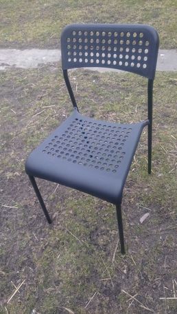 Krzeslo czarne metalowe