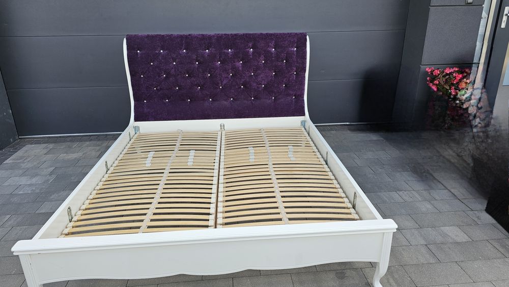 Piękne Łóżko z kamieniami Swarowskiego