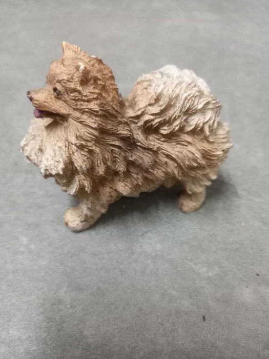 Brinquedo (ou peça decorativa) em forma de cão miniatura