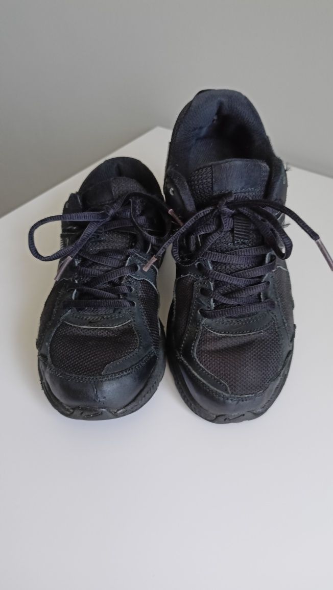 Sportowe sneakersy Nike + klapki r. 36