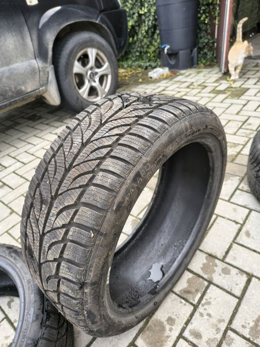 Używane (1 sezon) opony zimowe paxaro 225/40 R18 92V
