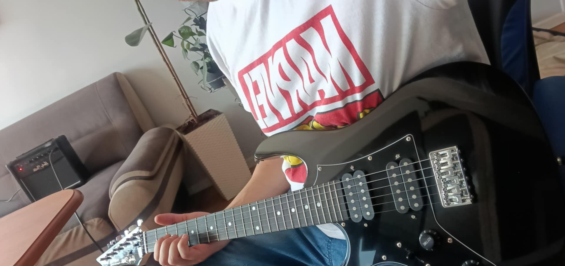 Sprzedam gitarę elektryczną HB-Junior 3/4