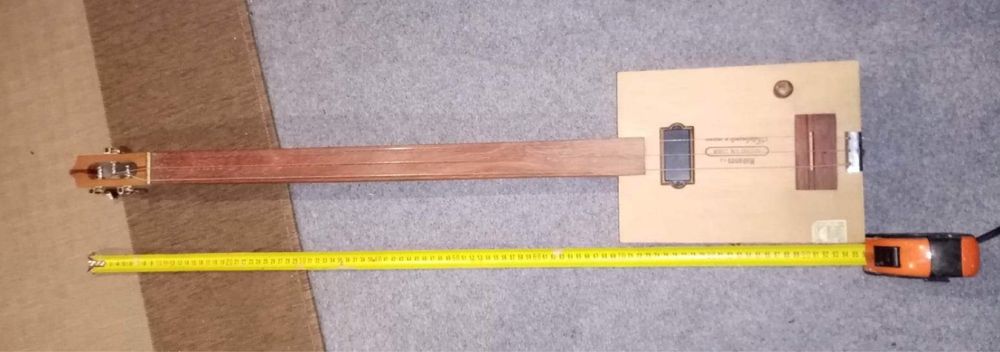 Cigar box guitar 3 cordas (slide guitar)