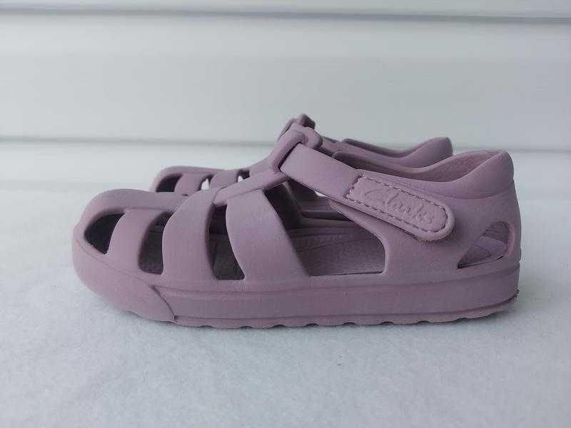 Дитячі босоніжки сандалі clarks move kind