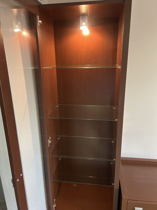 Witryna szklane półki i komoda ciemny orzech