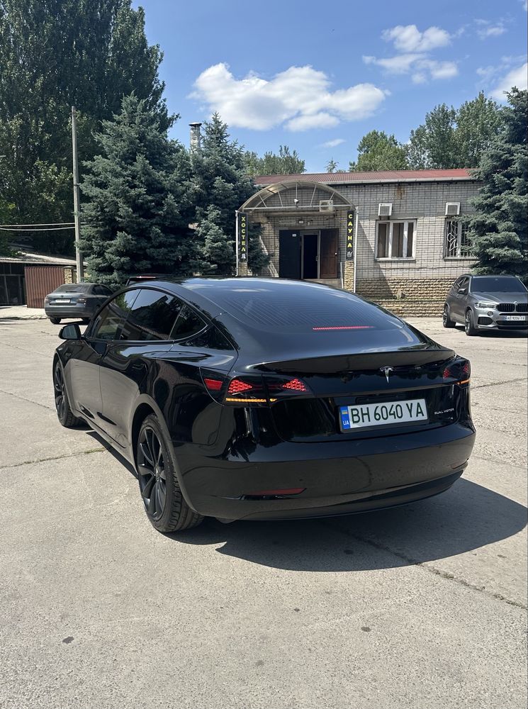 Аренда Авто Tesla 3 два мотора. Прокат Тесла Днепр