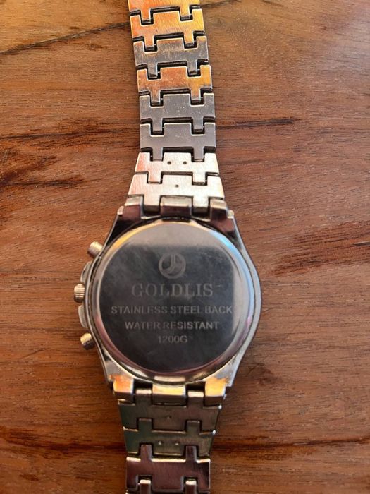 Хороший годиник Goldlis