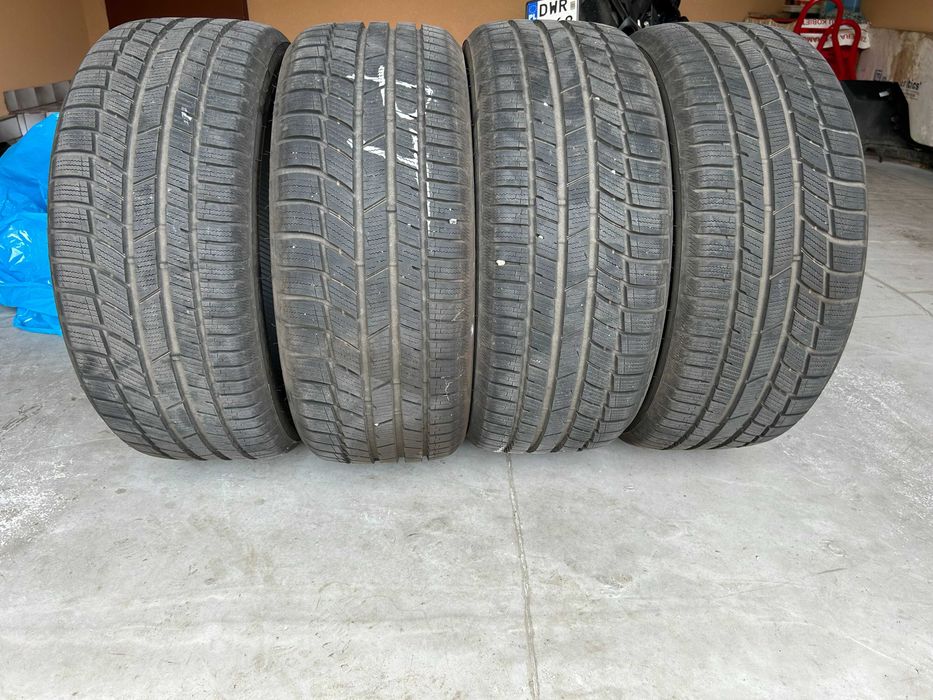 Toyo Snowprox S954 235/40 R19 96 W XL  4 sztuki komplet mały przebieg