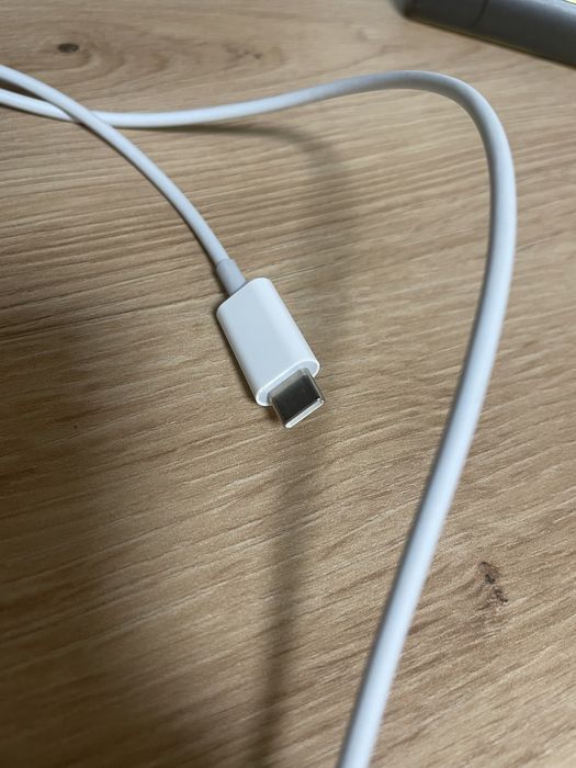 Бездротовий зарядний пристрій для Apple