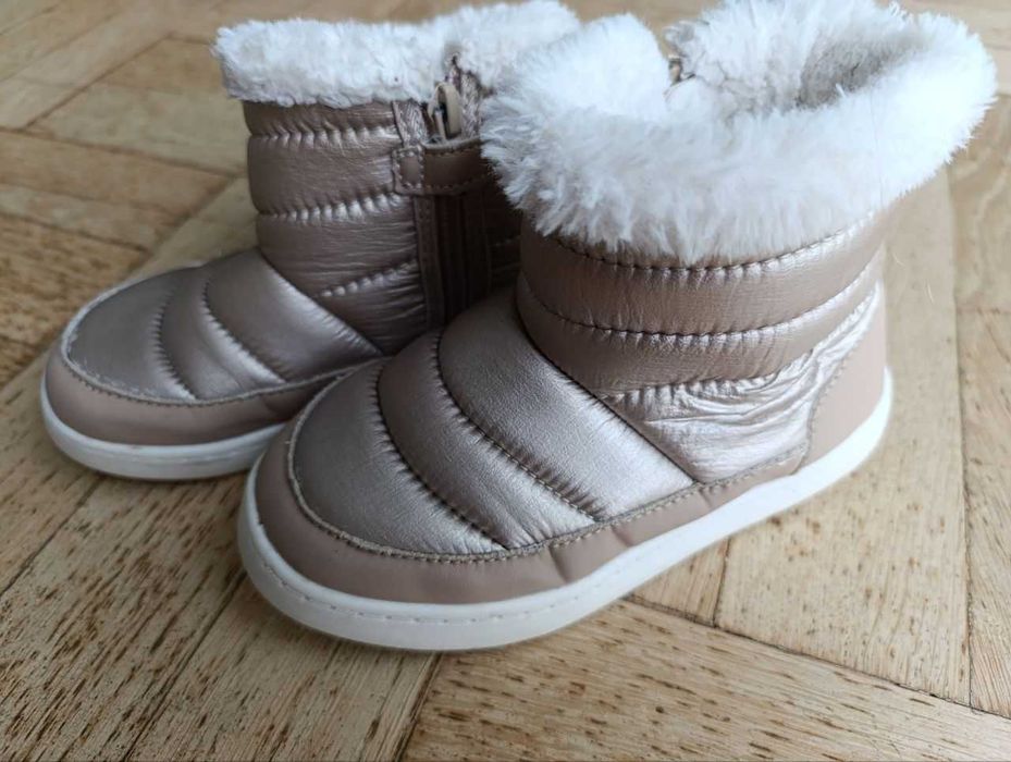 buty Okaidi rozmiar 28
Botki błyszczące ocieplane złote dziewczynka