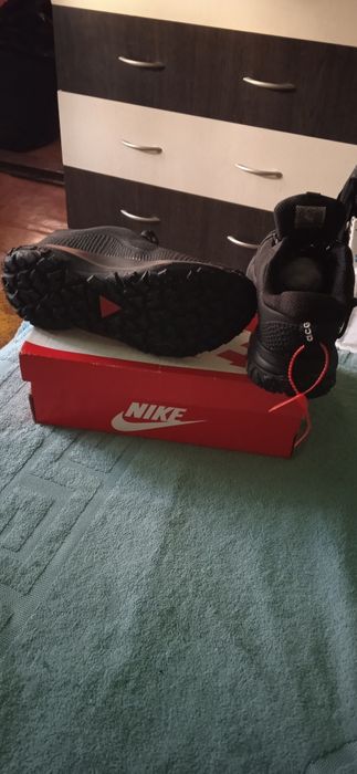 Продам кроссовки демисезонные Nike