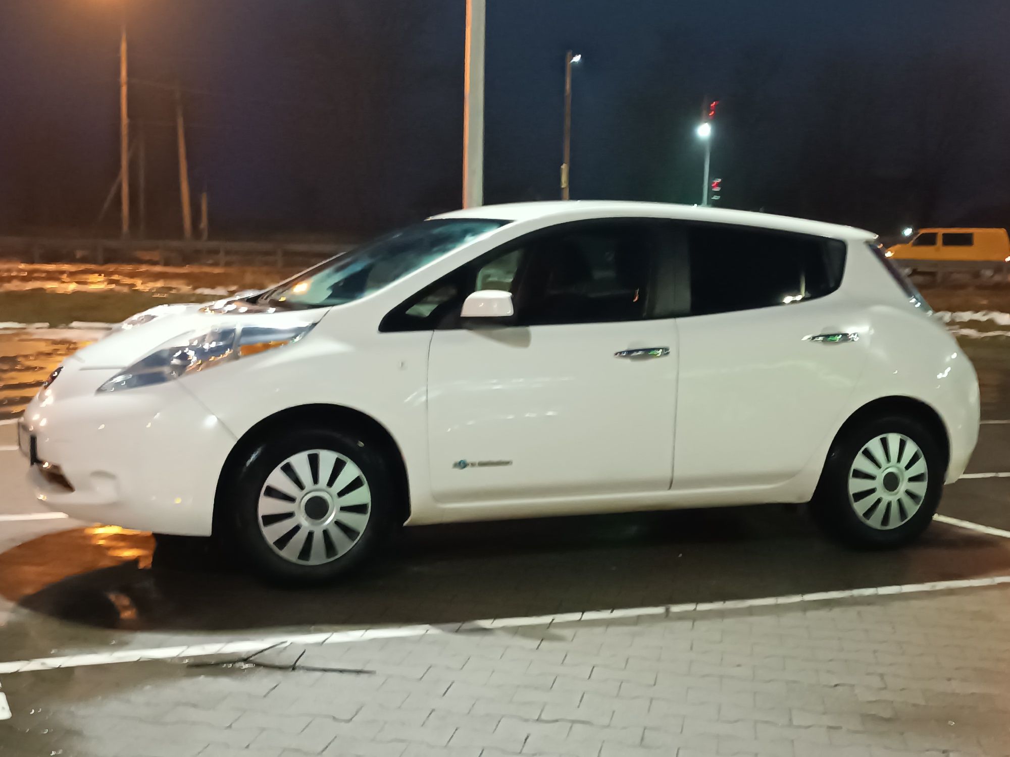 Срочно! Nissan leaf 24 Ниссан лиф  10из12 делений