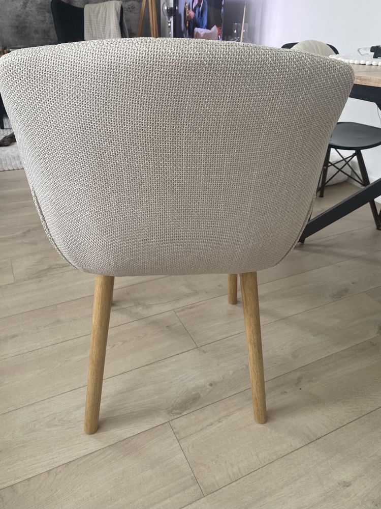 Krzesla  bezowe tapicerowane Jysk 4 sztuki nowe