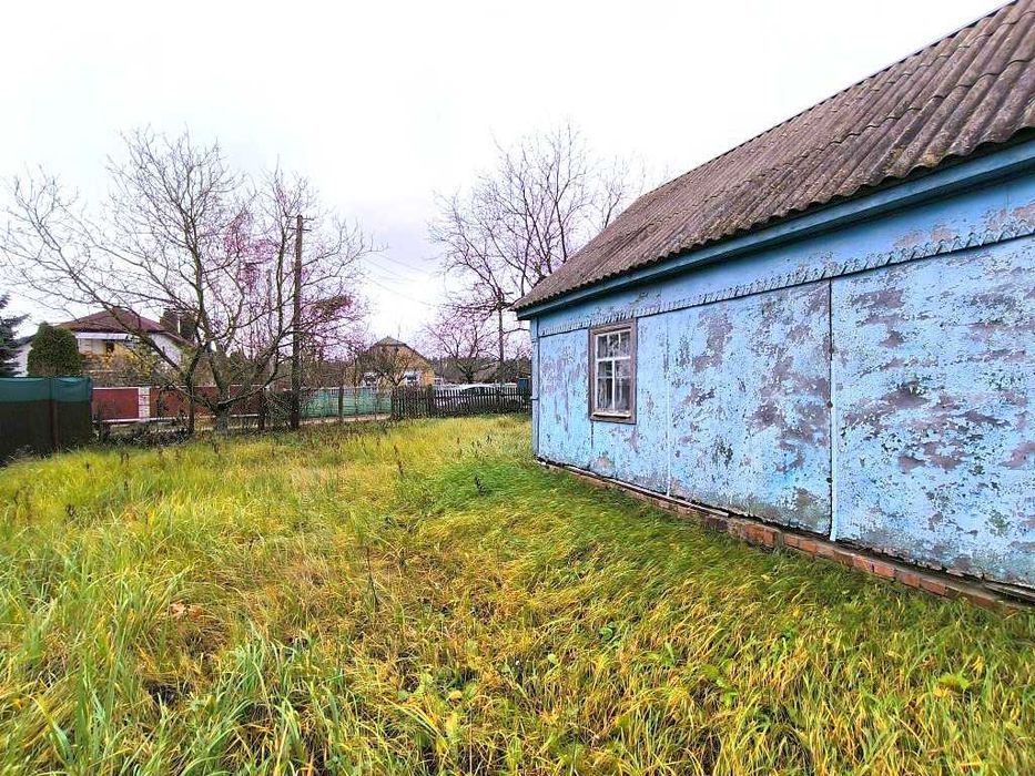 Продам будиночок неподалік є озера та ліс.Від Києва 25км.