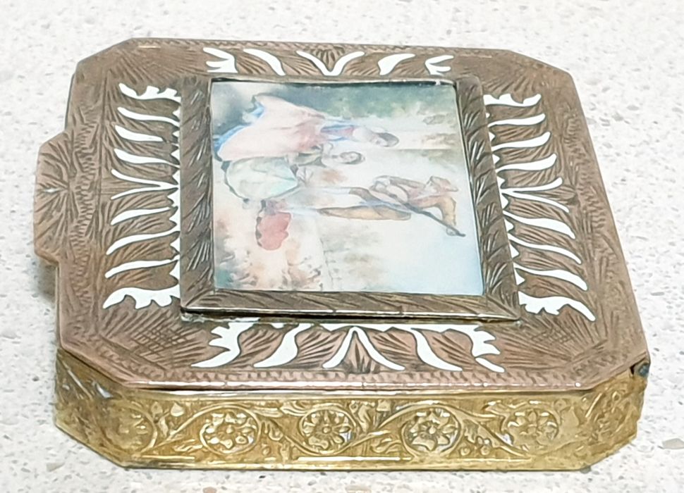 Maravilhosa antiga caixa de rapé italiana com pintura à lupa