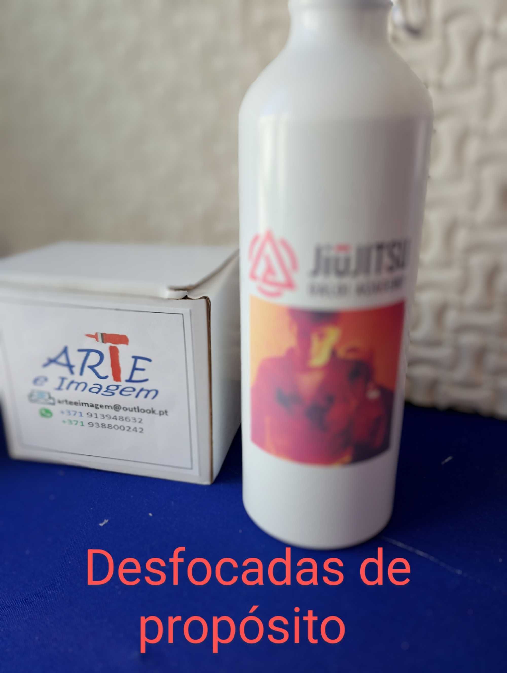 Canecas, garrafas e azulejos personalizados