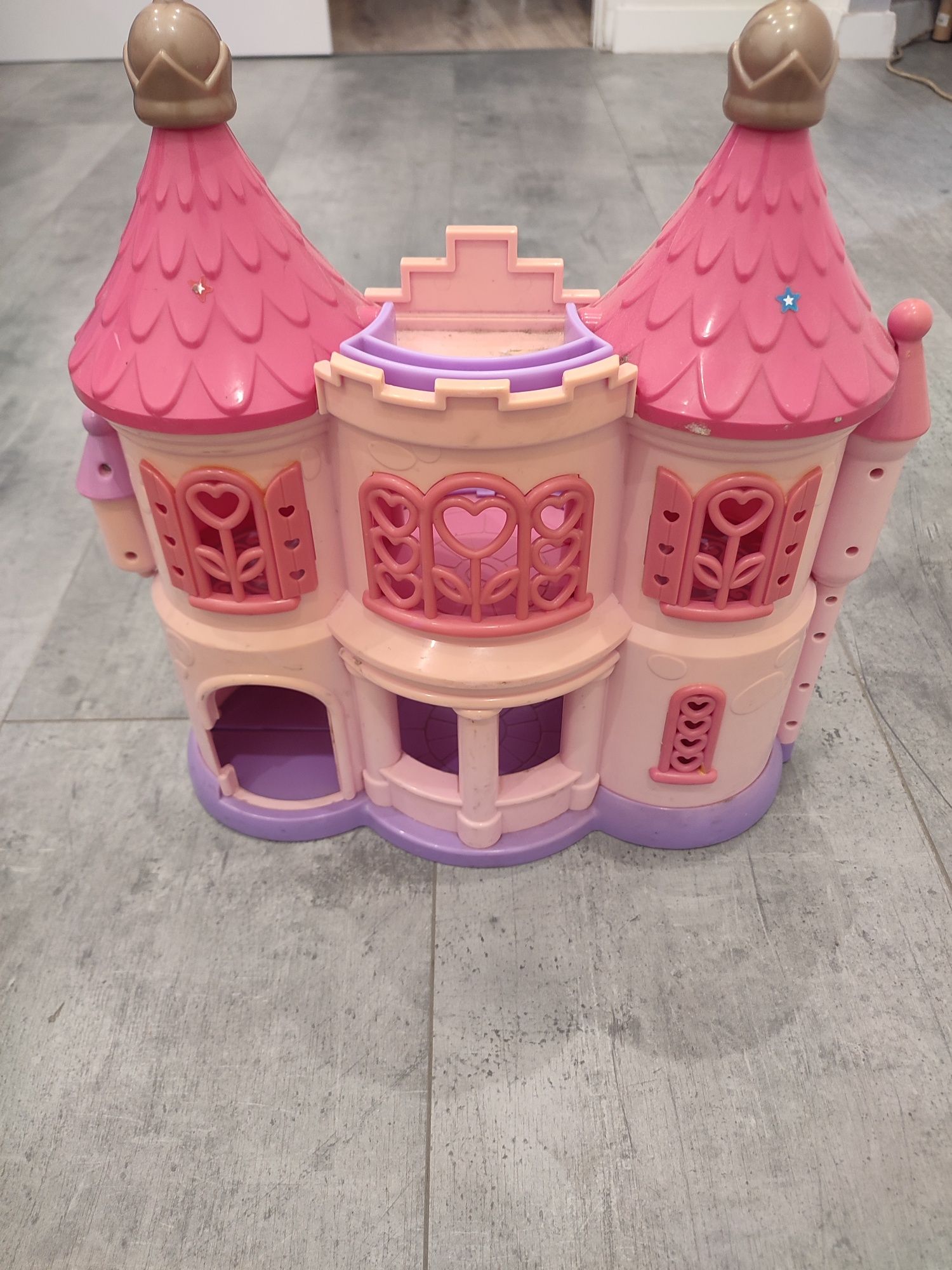 Domek zamek zabawka dla dzieci.