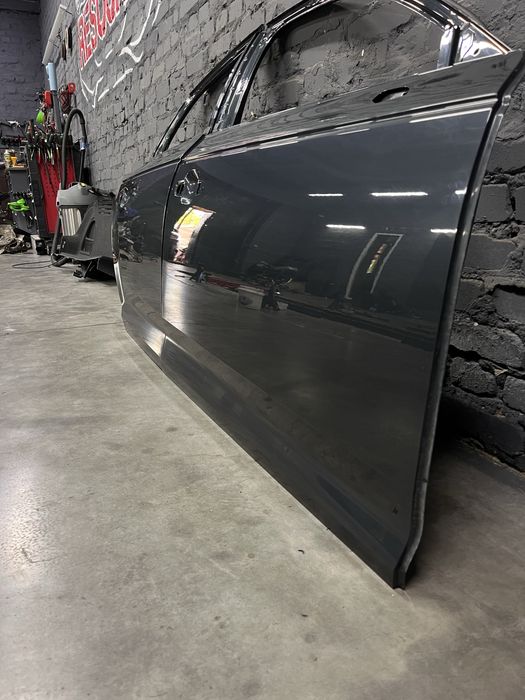 Двері передні праві задні праві audi A4 B9 16-19 рок LX7L X7L й інші