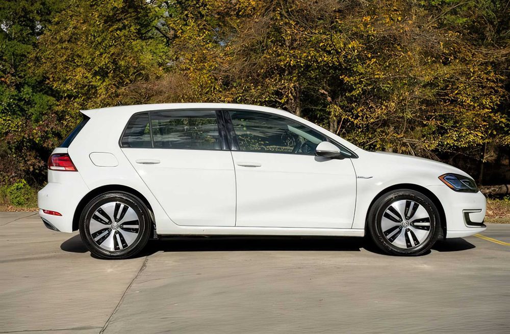 Volkswagen e-Golf      2017