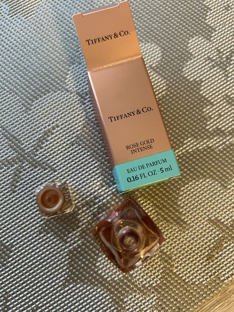 Flakon kolekcjonerski po próbce perfum Tiffany Rose Gold Intense