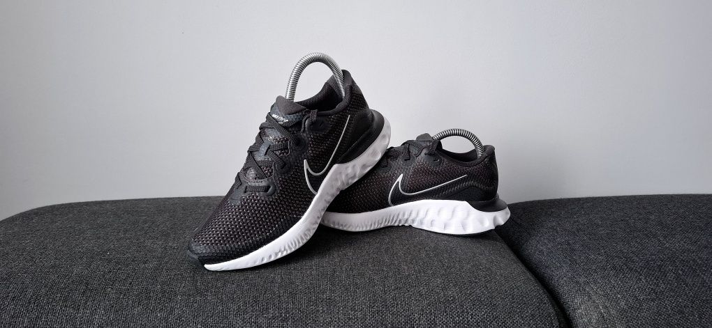 Nike Renew Run, damskie obuwie sportowe, adidasy, roz. 36,5