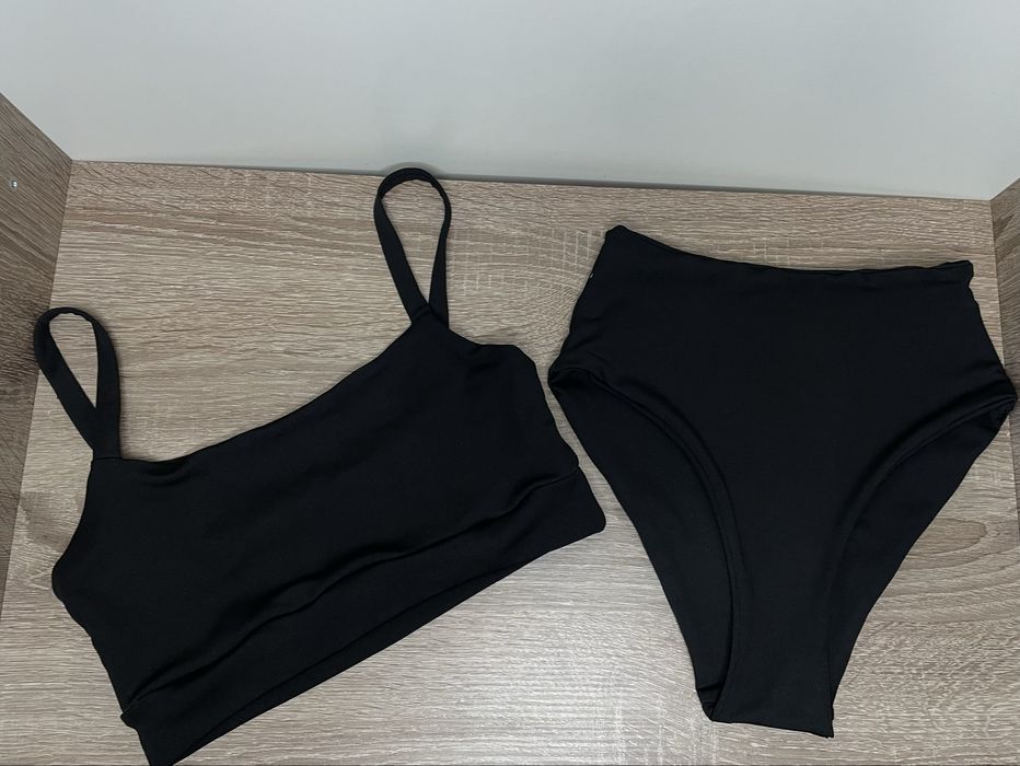 Повнюстю новий купальник