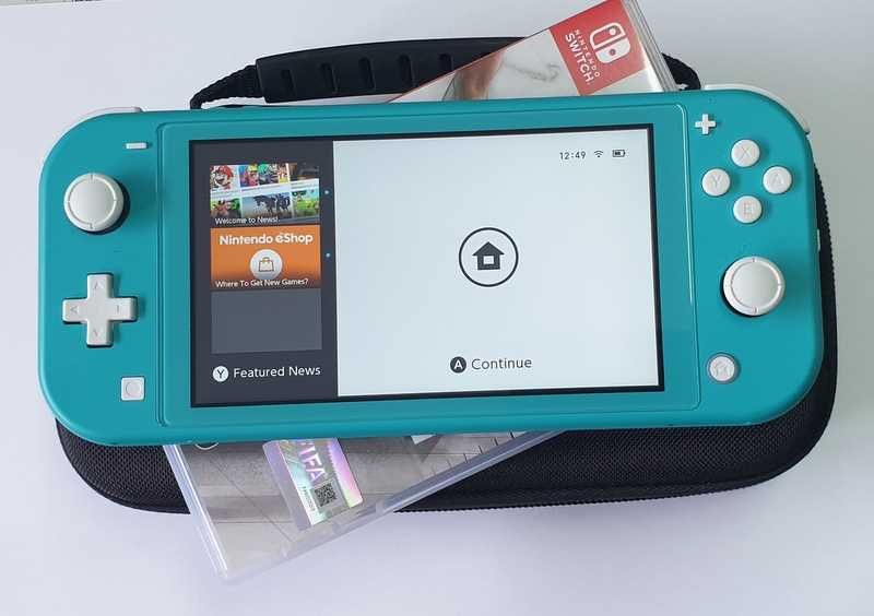 Konsola Nintendo Switch Lite zadbana + gra fifa