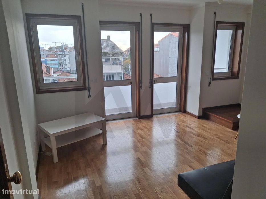 Arrendamento T1+1 Duplex - 3º andar - Bonfim, Porto