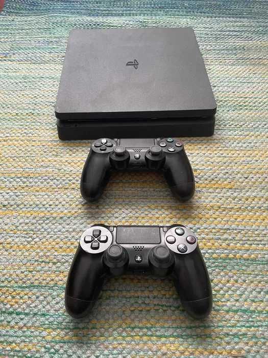 Playstation 4 Slim 500 GB com 2 comandos