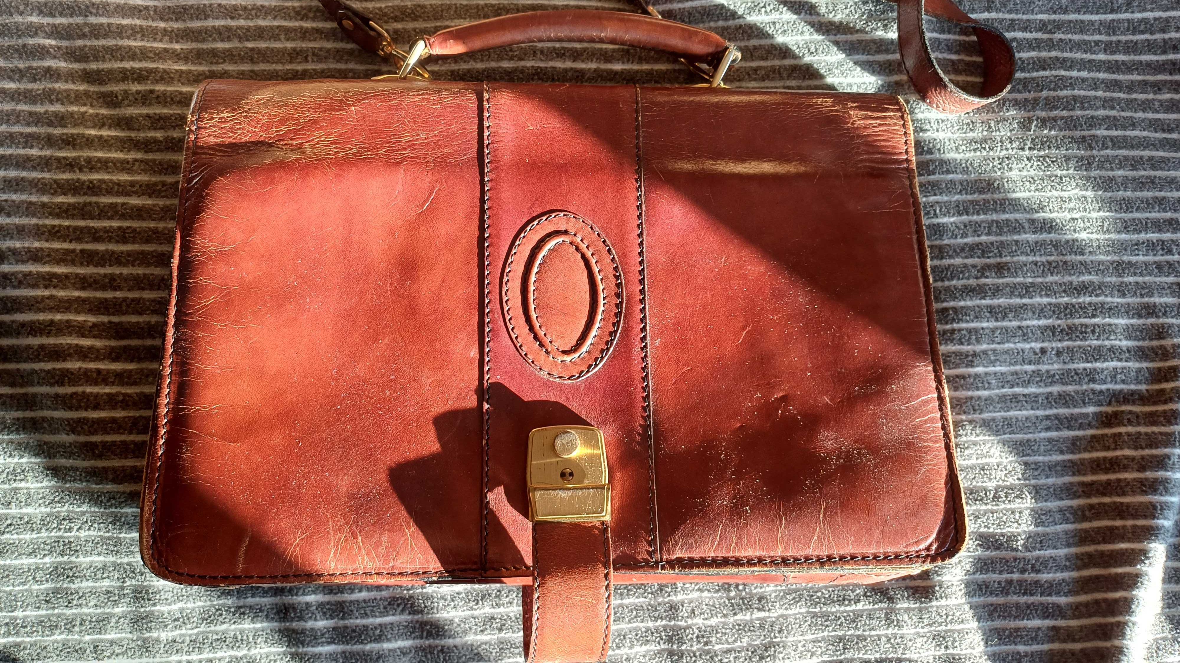 Mala Vintage, de couro de alta qualidade, da marca Ceancarel
