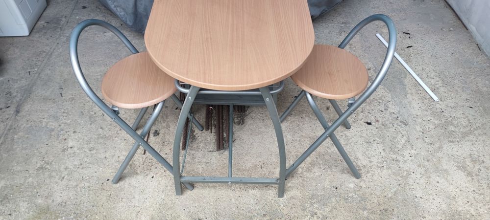 Stół i 2 krzesła