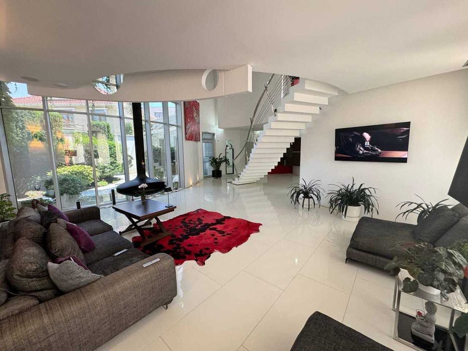 Стильный дом в Одессе у моря с бассейном, 620 м², 13 соток