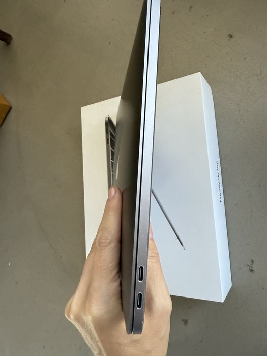 Macbook 13 pro stan dobry