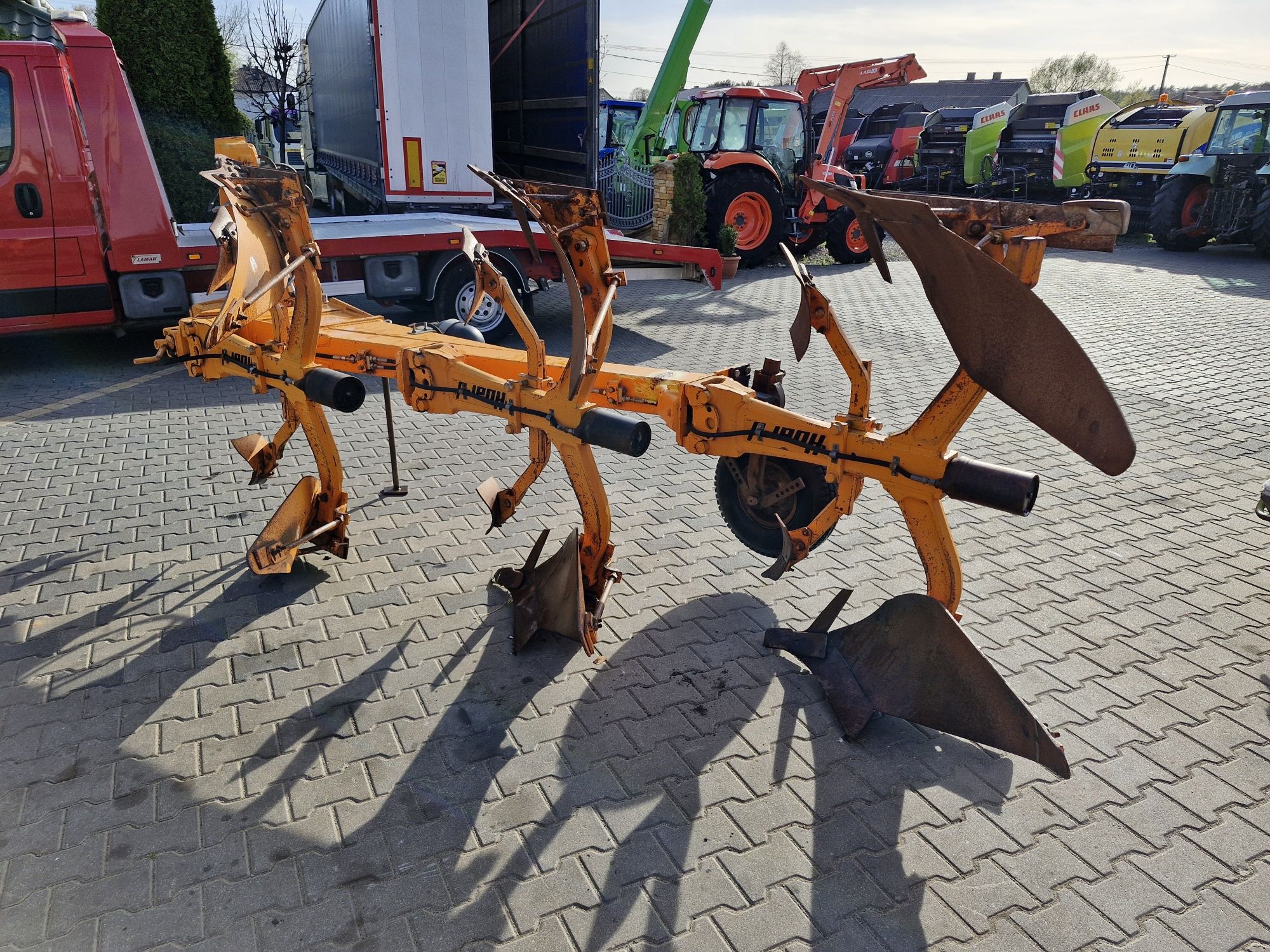 Pług obrotowy Huard 370 3-skibowy Zabezpieczenia hydrauliczne