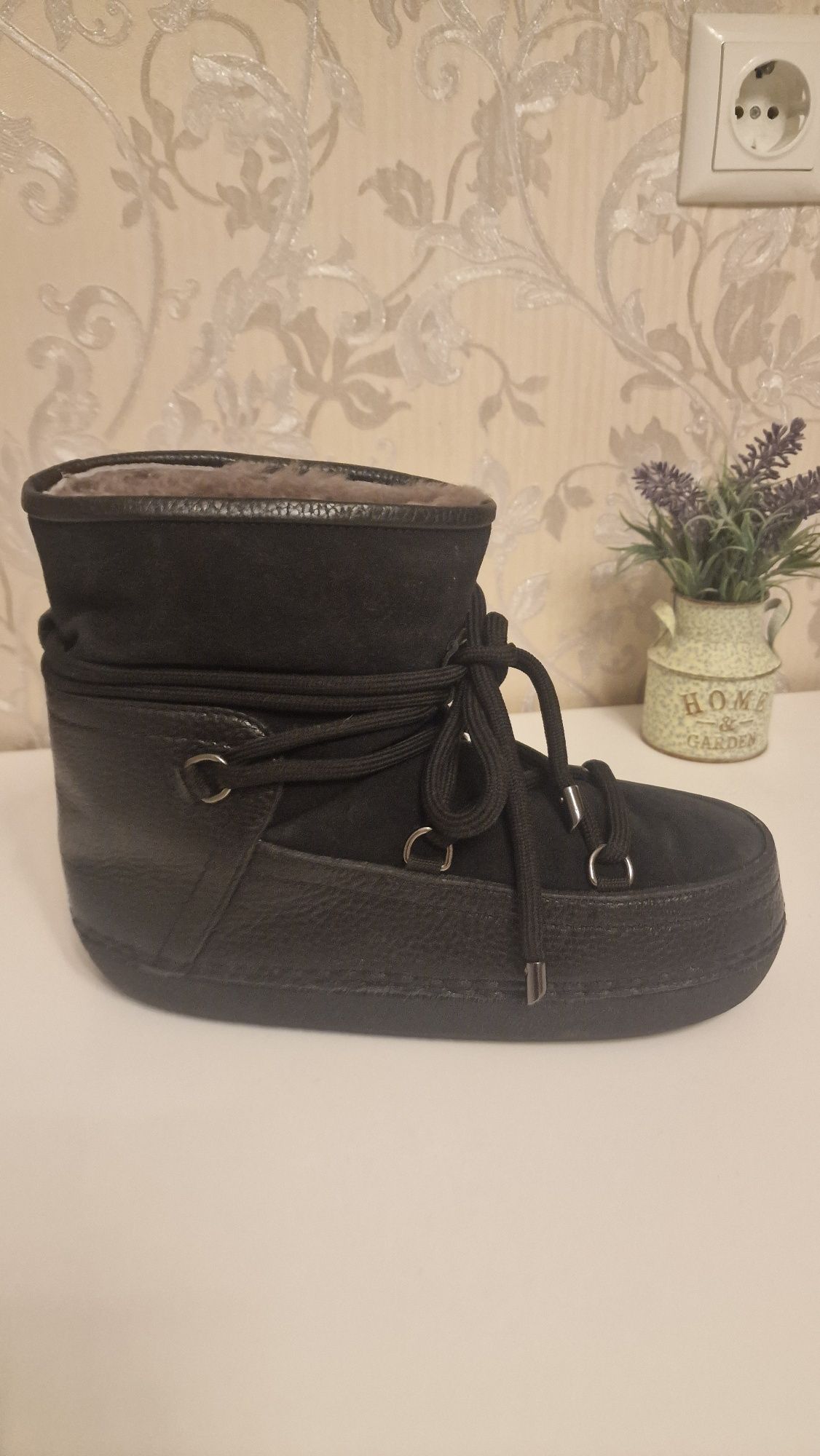 Продам женские зимние дутики(снегоходы).Тёплые!