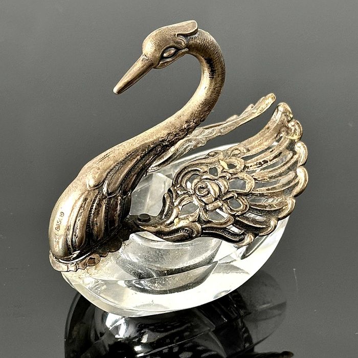 Srebrna solniczka łabędź z Wiednia 1880 rok srebra próby 835