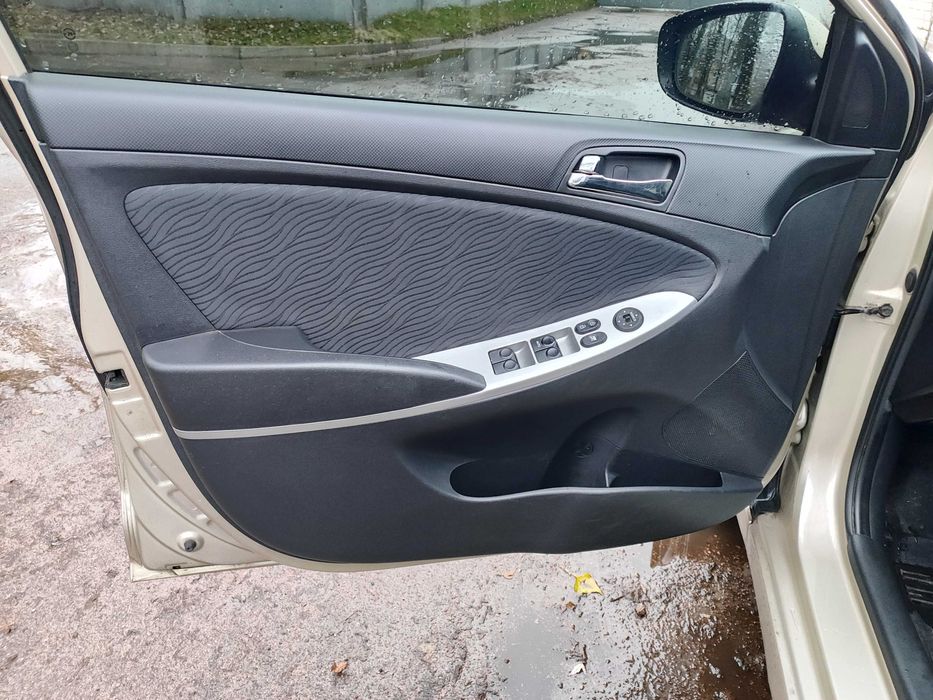 Hyundai Accent 2012 г. 1.4 газ/бенз. АКПП.Отличное состояние