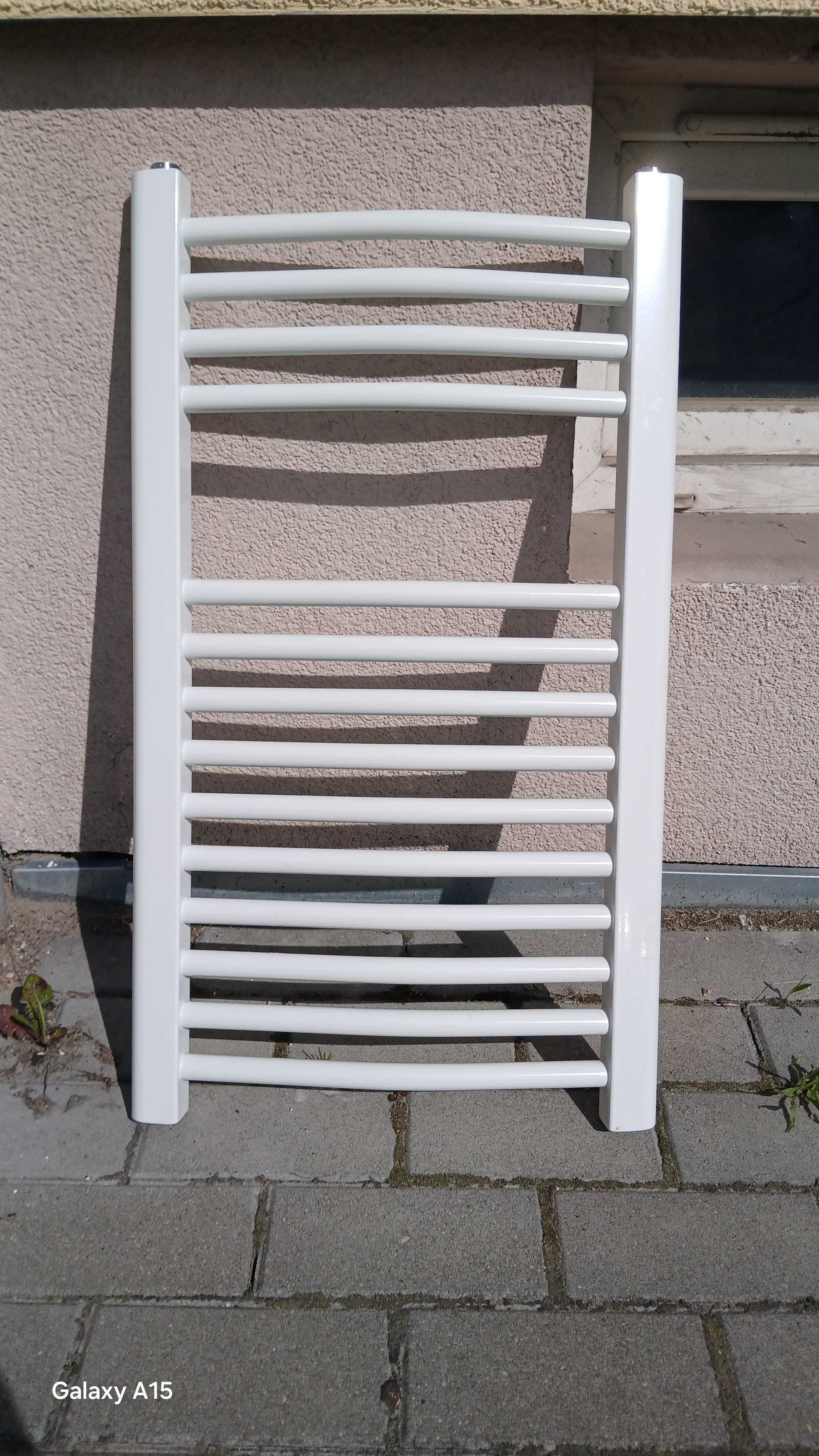 Grzejnik łazienkowy biały 70x40 cm – bardzo dobry stan