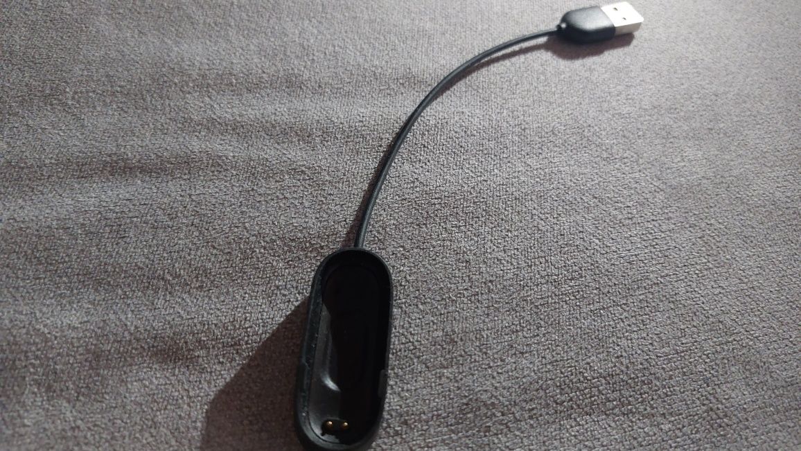 Sprzedam zegarek Xiaomi mi band 4 + dodatki