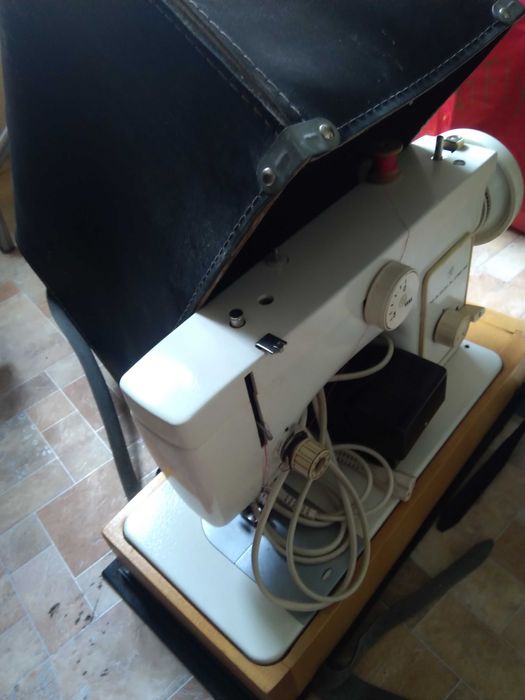Швейна машинка Чайка