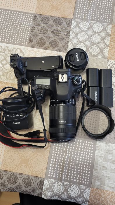 Maquina fotografica Canon 80 d com objetivas e baterias