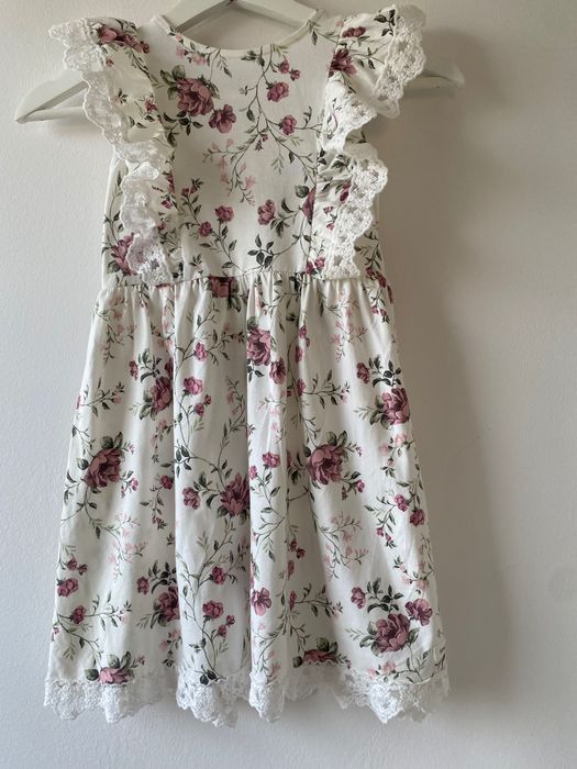 Sukienka Newbie biała w kwiaty 128 cm