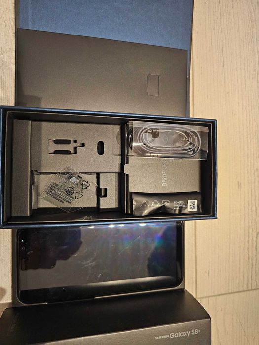 Telefon Samsung S8+ , słuchawki AKG, stan idealny